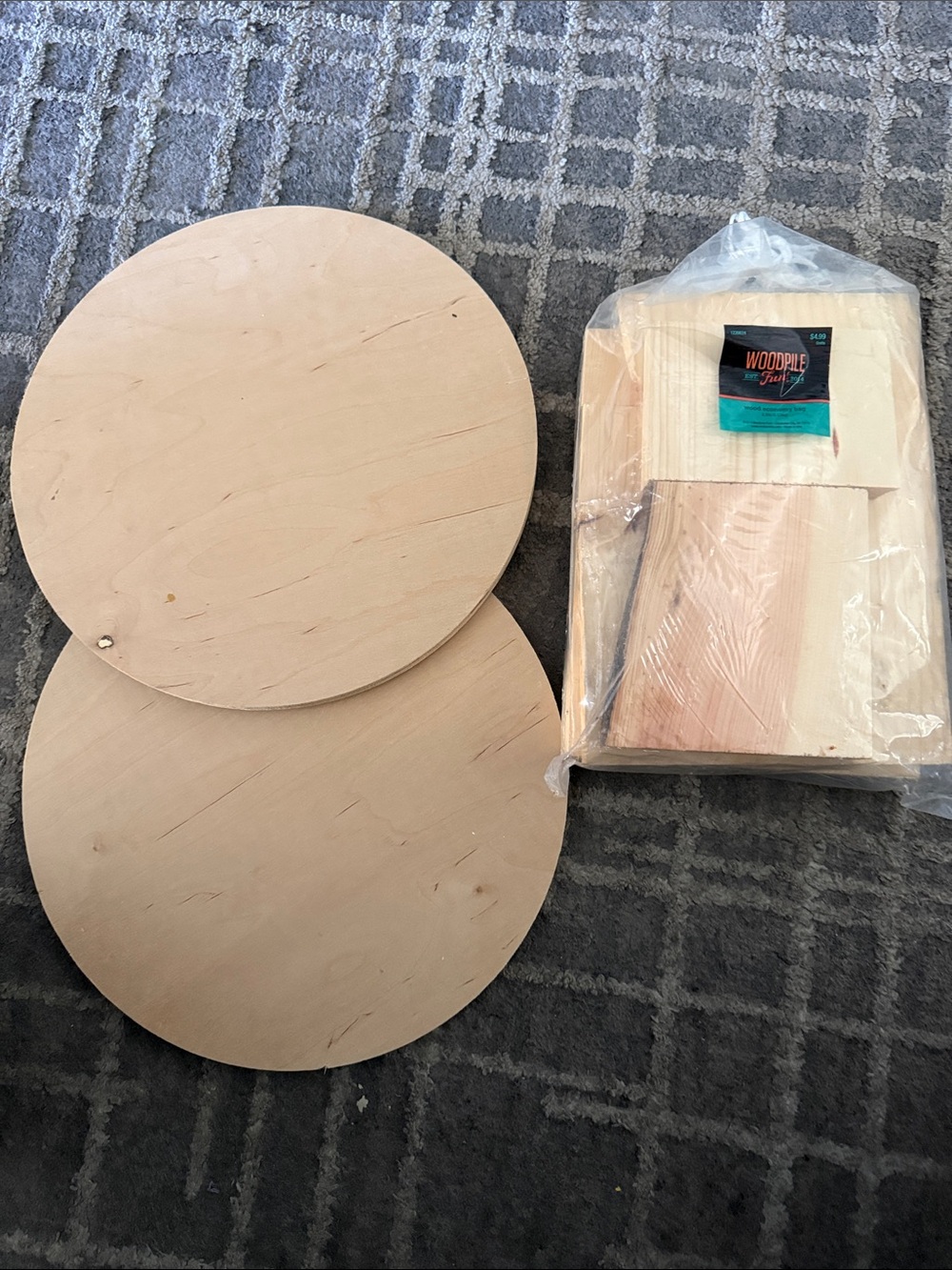 Wooden Round Craft Panels - Natural Birch and woodpile package includes 5 pieces